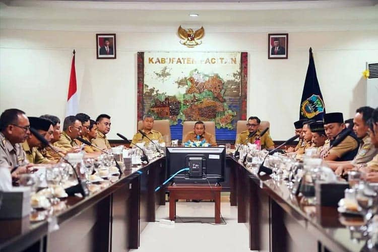 Bupati Pacitan Ajak Kades 'Nyawiji' untuk Kesejahteraan Masyarakat
