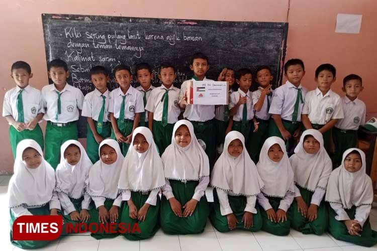 Siswa MI di Jombang Sisihkan Uang Saku untuk Donasi ke Palestina