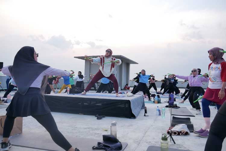 Indahnya Perpaduan Poundfit dan Sunset di Smart Hotel Pertama Mojokerto