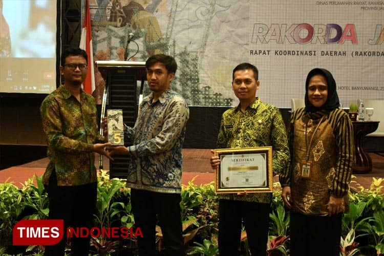 Dinas PU CKPP Banyuwangi Sabet Penghargaan Kinerja Terbaik Urusan Jasa Konstruksi