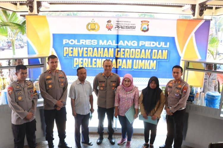 Polres Malang Salurkan Bantuan dan Rombong kepada Keluarga Korban Tragedi Kanjuruhan