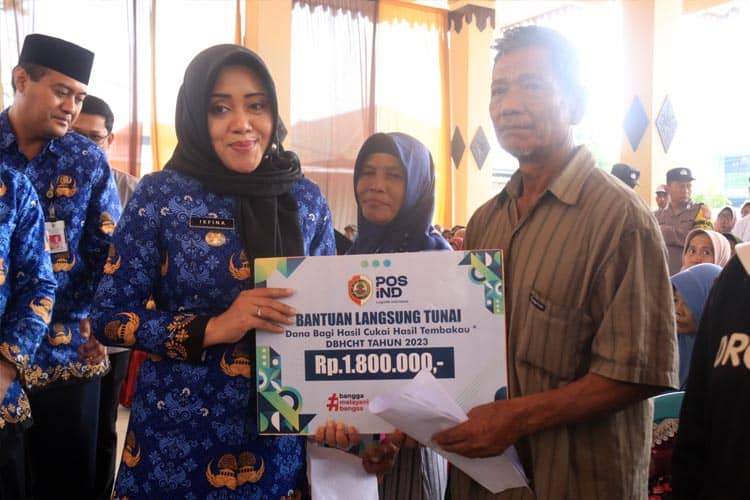 Pemkab Mojokerto Salurkan DBHCHT Warga, Masing-masing Rp 1,8 Juta