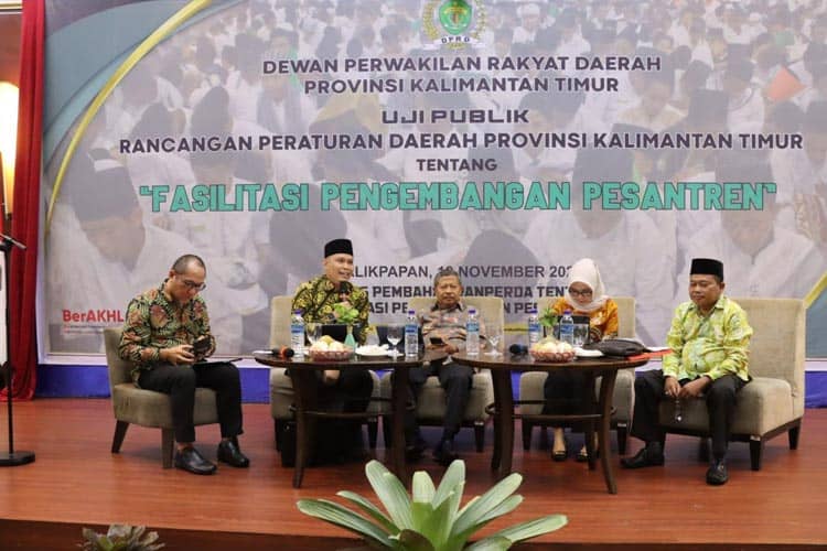Pansus Raperda DPRD Kaltim Gelar Uji Publik Fasilitas Pengembangan Pesantren