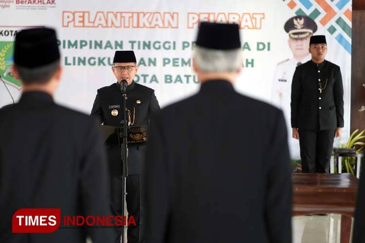 Aries Paewai Geser 8 Pejabat Tinggi Kota Batu