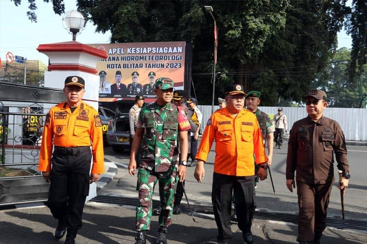 Dandim 0808 Blitar dan Forkopimda Kota Blitar Pimpin Apel Kesiapsiagaan Bencana Hidrometeorologi 2023