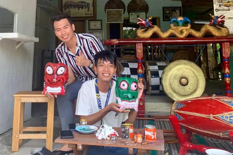 Dua Mahasiswa ISAT-U Filipina Belajar Bahasa Indonesia di UNIPMA Madiun