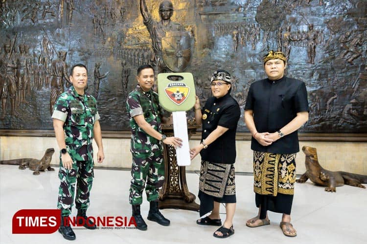 Pemkab Badung Hibahkan Kendaraan untuk Kodam IX Udayana dan Kodim 1611