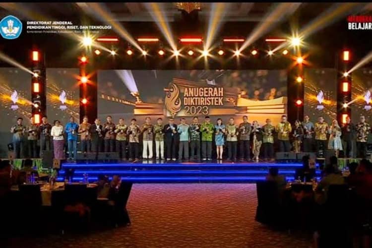 Terima Anugrah Diktiristek 2023, Unwaha Jombang Kukuhkan Sebagai Perguruan Tinggi Terbaik