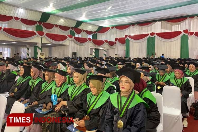 Wisuda Unwaha Jombang: Mencetak Lulusan Berkualitas dan Berintegritas
