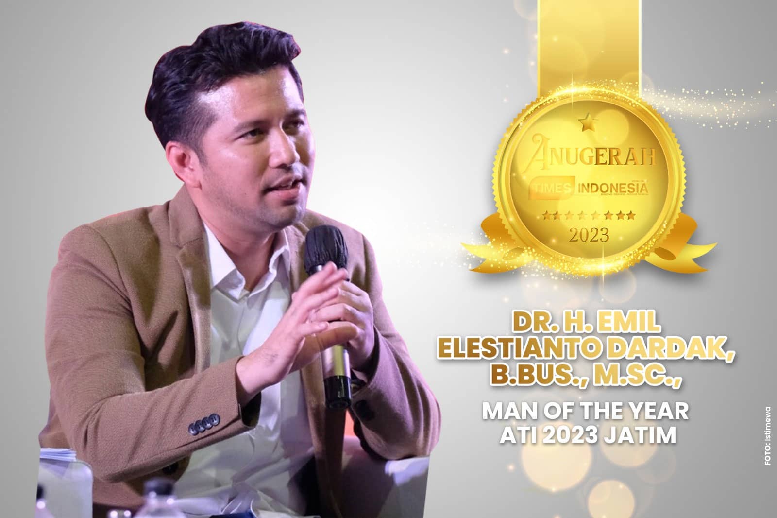 Emil Elestianto Dardak Raih Penghargaan Man of The Year Jatim 2023