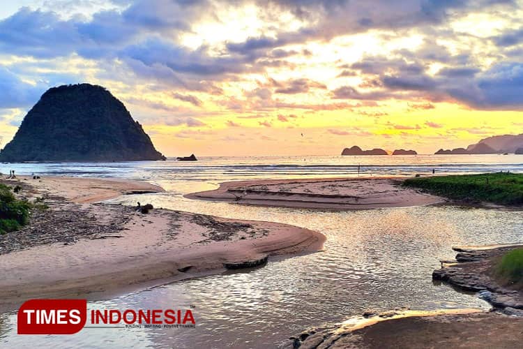 Bikin Betah! Pantai Pulau Merah Banyuwangi Makin Manjakan Wisatawan
