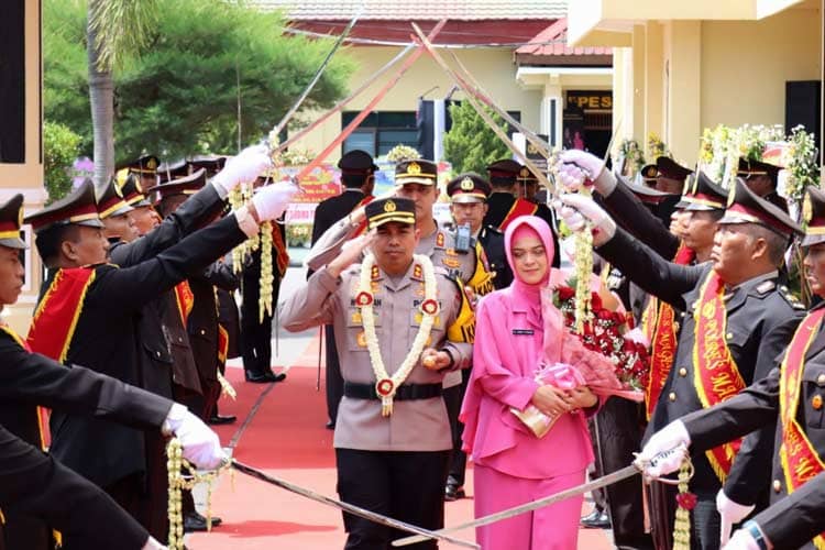 Welcome and Farewell Parade Warnai Sertijab Kapolres Magetan
