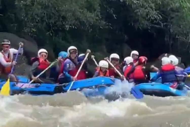 Legenda Pegiat Alam Abah Bongkeng dan Mamay Apresiasi Tasik Baseuh Nikmati ke-8