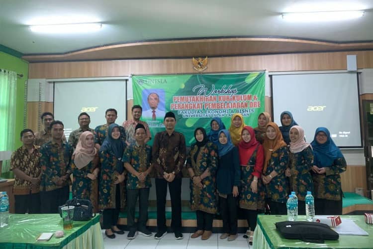 Tingkatkan Kualitas Pelayanan Pendidikan, FEB Unisla Gelar Workshop