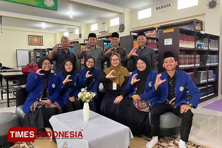 Mahasiswa MBKM UM Manfaatkan Aplikasi SLIMS 9 untuk Menata Perpustakaan Al Maarif Singosari