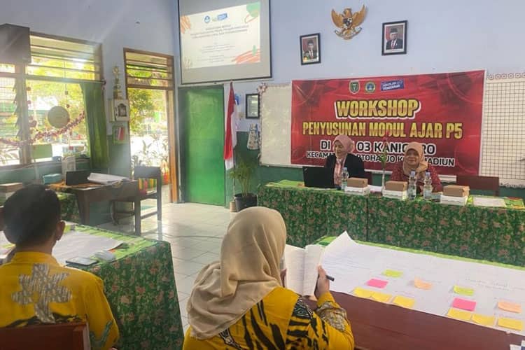Siapkan Kegiatan P5, SDN Kanigoro 03 Gelar Workshop bersama Fasilitator dari UNIPMA