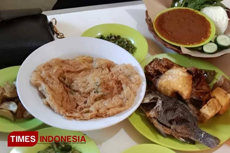 Menikmati Menu Sangu Akeul Cigaleuh, Destinasi Kuliner Majalengka Penuh Kelezatan