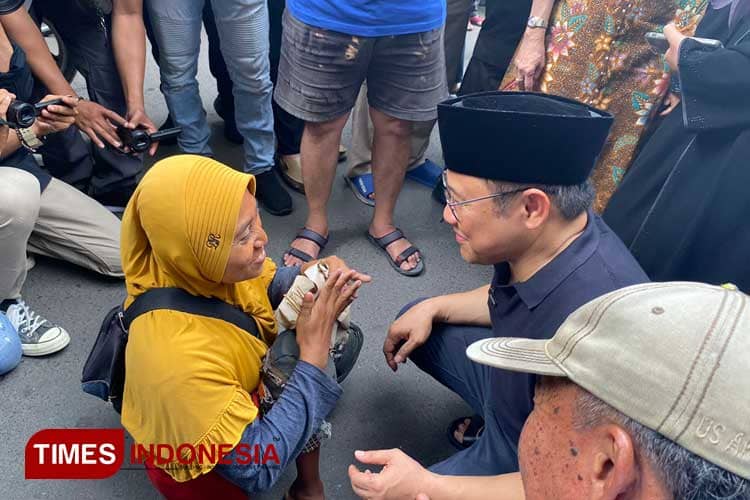Bahagianya Pengemis Difabel saat Bertemu Cak Imin di Jombang
