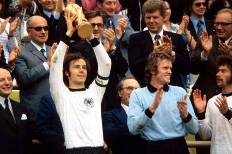 INFO GRAFIS: Franz Beckenbauer sang Legenda Sepak Bola Meninggal Dunia