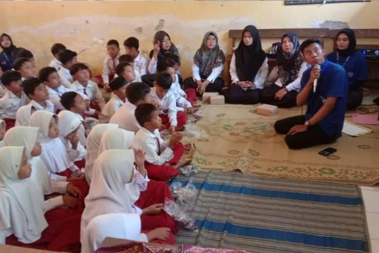 Penting Stop Bullying di SDN Karanggupito, Mahasiswa KKN UNIPMA Gelar Sosialisasi