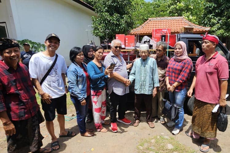 Peduli UMKM, Anggota DPR RI Rachmat Hidayat Sumbang 50 Mesin Jahit dan Obras