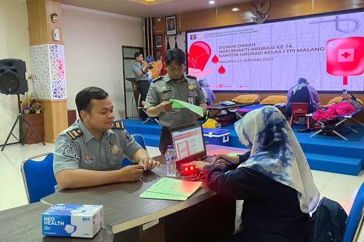 Donor Darah Kantor Imigrasi Kelas I TPI Malang Ramaikan Hari Bhakti ke-74