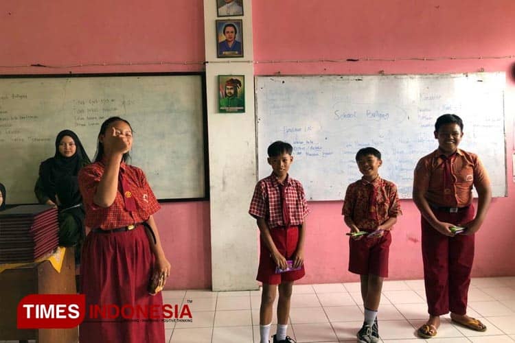 Mahasiswa KKN UNIRA Malang, Kenalkan Bahaya Perundungan dan Pojok Literasi Baca Anak