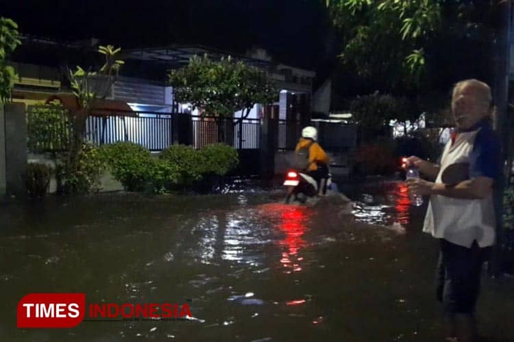 Sungai Sumber Pacar Kota Probolinggo Meluap, Puluhan Rumah Warga Terendam Banjir