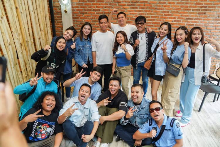 Baru Buka 4 Hari, Anak Presiden Nongkrong di Sate Celup Cabang Kemang