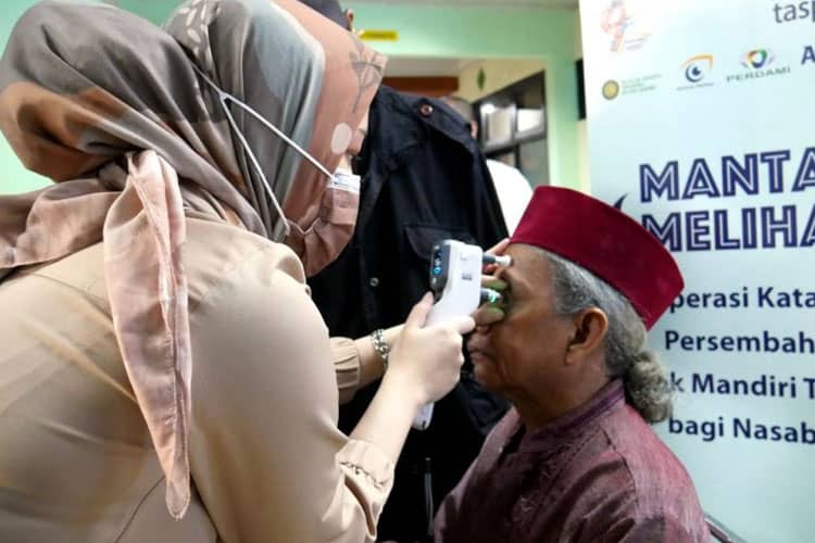Nasabah dan Keluarga Nasabah Bank Mandiri Taspen Jalani Operasi Katarak di RS Husada Prima