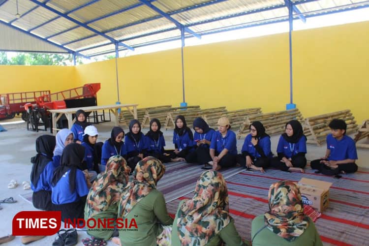 Mahasiswa KKN-T MBKM UNIPMA Kelompok 31 Sosialisasi Penanaman Toga dan Pembuatan Jamu Bubuk