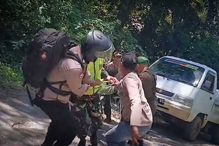 Perjuangan TNI-Polri Mengirim Logistik Pemilu ke Daerah Terpencil di Tasikmalaya