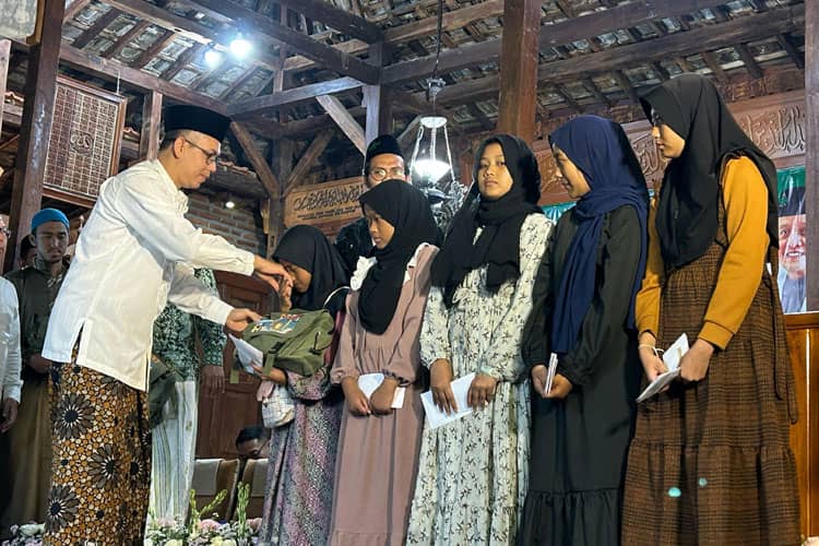 Senyum Yatim Piatu Merekah saat Harlah ke-3 Rumah Sedekah NU