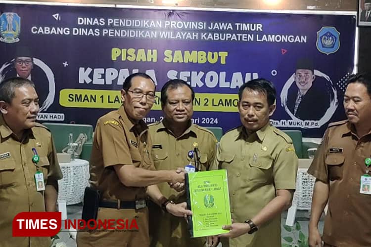 Cabang Dinas Pendidikan Jatim Berikan Pesan Ini kepada 2 Kepsek di Lamongan
