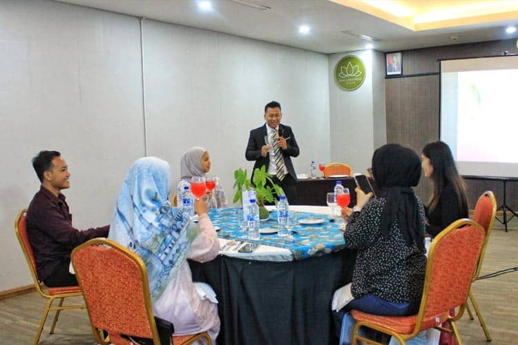 Serunya Table Manner Workshop di Java Lotus Hotel Jember, Ini Kata Para Peserta!