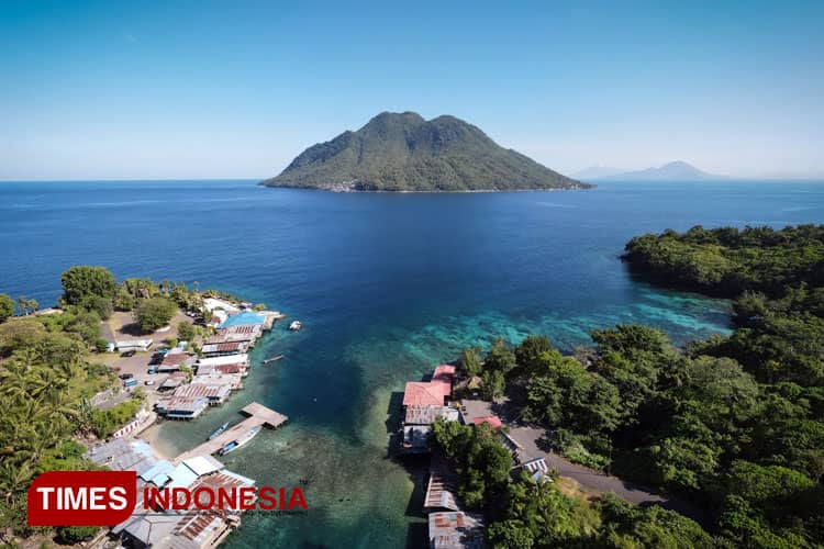 Jikomalamo Beach: A Harmonious Tapestry of Adventure and Gastronomy in Ternate