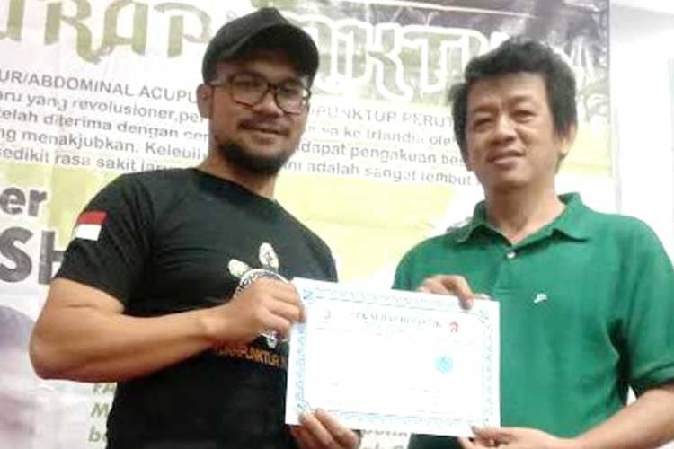 Sauqi Mubarok, Terapis Bekam Ahli Kiropraksi dan Guru Honorer