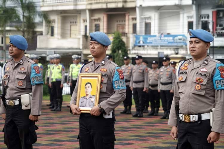 Pimpin Upacara Kenaikan Pangkat dan PTDH, Ini Amanat Kapolres Tasikmalaya Kota
