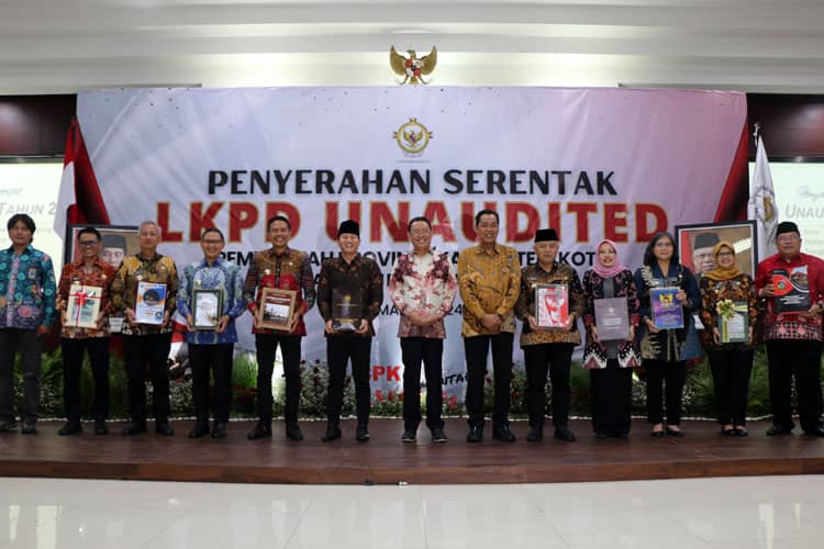 Pemkab Kediri Serahkan LKPD 2023, dan  Berkomitmen Tingkatkan Integritas Tata Kelola Keuangan Daerah