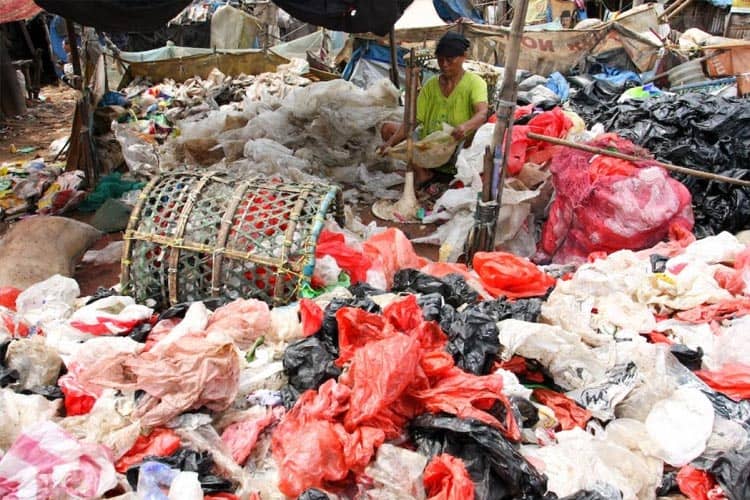INFO GRATIK: Mengolah Sampah Plastik menjadi BBM