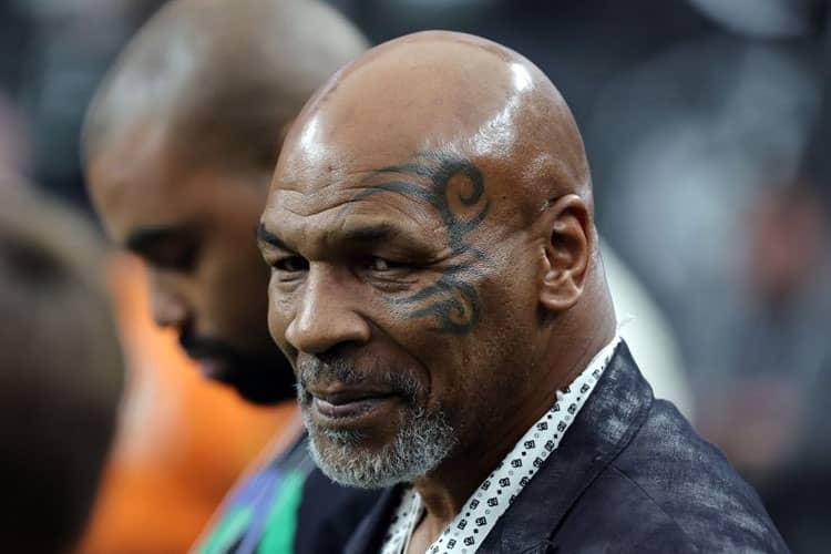 Petinju Legendaris Mike Tyson kembali Naik Ring