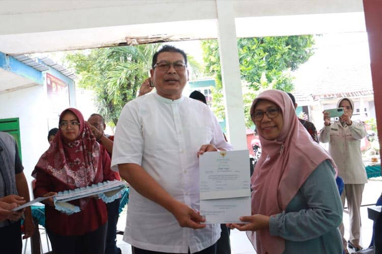 Serahkan Sertifikat Halal, Wabup Malang Minta Pelaku Usaha Konsisten Produk Aman