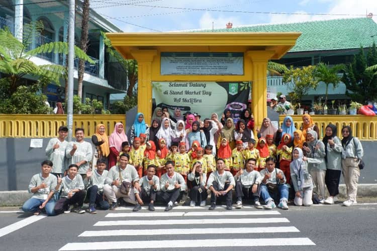 Mahasiswa Unisma Malang Meriahkan Bazar UMKM di RAM Maulana Malik Ibrahim