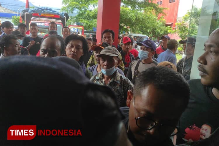 Ratusan Simpatisan PDIP Banjanegara Gelar Aksi Demonstrasi Karena Ini