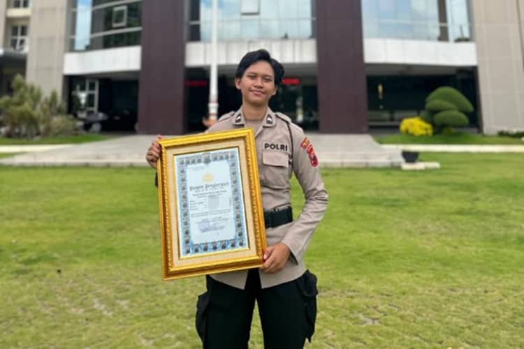 Dua Atlet Taekwondo Polresta Cilacap Dapat Penghargaan dari Kapolda Jateng 