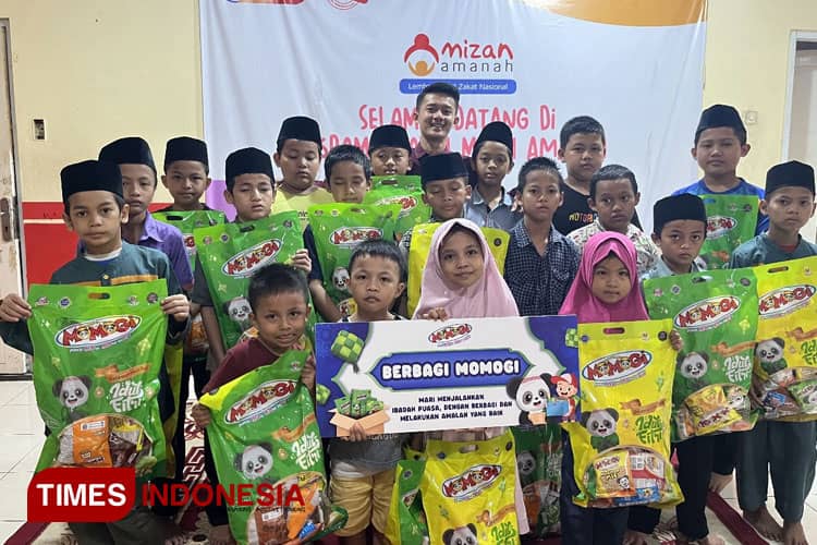 Ajarkan Kebaikan, Momogi Ajarkan Anak-Anak Berbagi di Bulan Ramadan