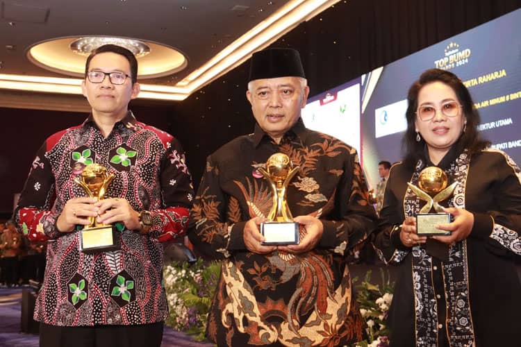 Bupati Malang Raih Penghargaan TOP Pembina BUMD Awards, dr Bobi Top CEO BUMD