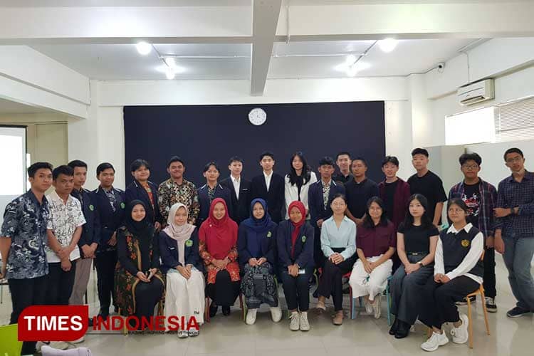 Puluhan Siswa Malang Beradu Argumen dalam Debat yang Digelar Debate For Everyone