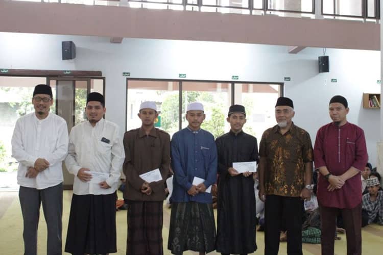 Bersama DKMM Widyagama Malang, Universitas Widyagama Bagi-bagi Kebaikan di Bulan Suci Ramadan