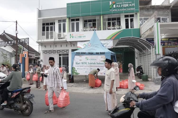 Ramadan Berkah Bersama Bank Syariah AL-Hijrah dengan 1000 Takjil Gratis dan Santunan untuk 622 Dhuafa